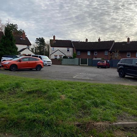 A Spacious Double Bed Studio Stoke-on-Trent Экстерьер фото