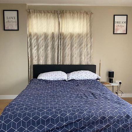 A Spacious Double Bed Studio Stoke-on-Trent Экстерьер фото