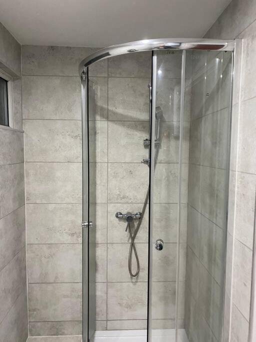 A Spacious Double Bed Studio Stoke-on-Trent Экстерьер фото