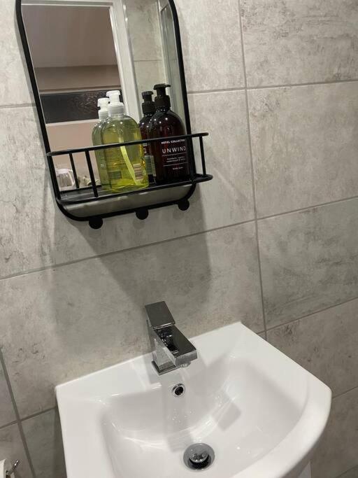 A Spacious Double Bed Studio Stoke-on-Trent Экстерьер фото