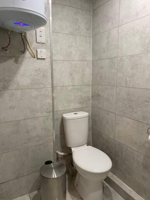A Spacious Double Bed Studio Stoke-on-Trent Экстерьер фото